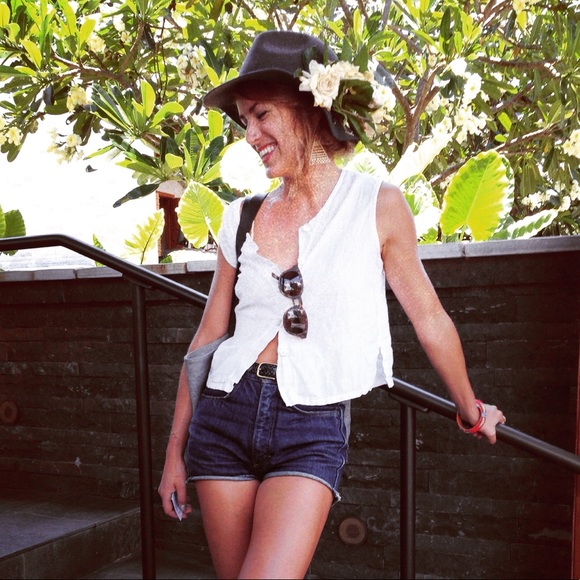 Meet your Posher, Vanessa - Picture 1 of 3